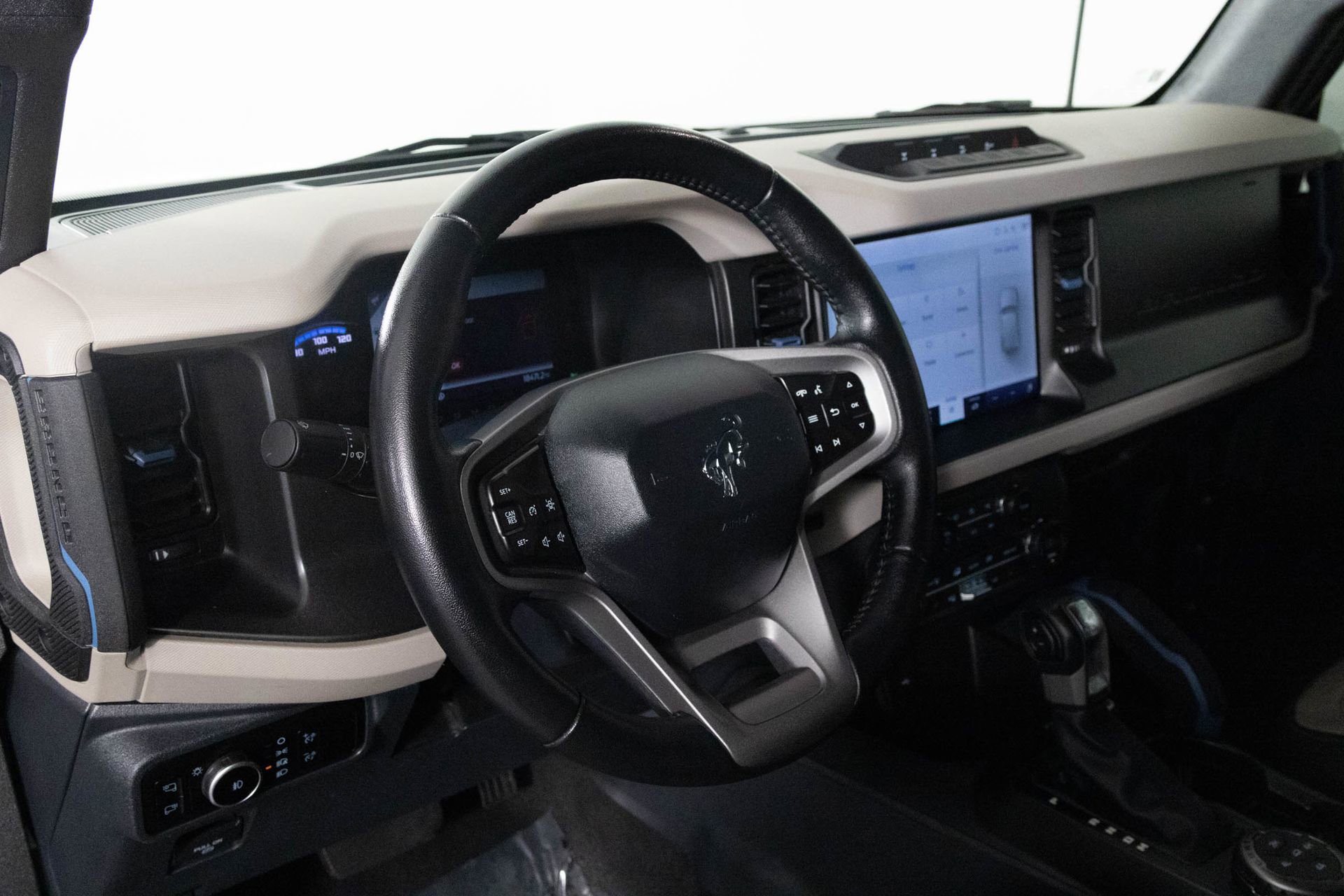 2023 Ford Bronco Wildtrak photo 2