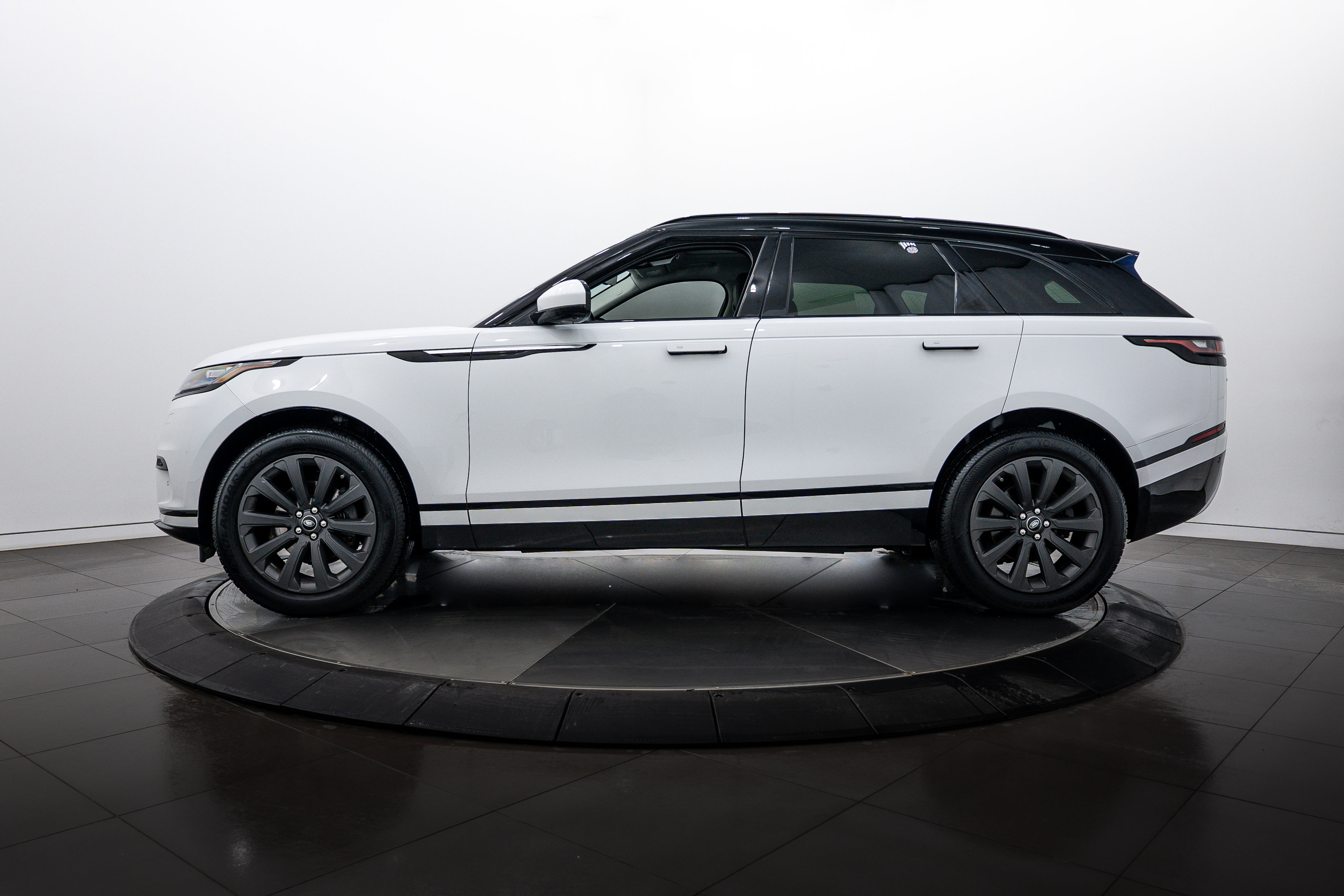2020 Land Rover Range Rover Velar S photo 4