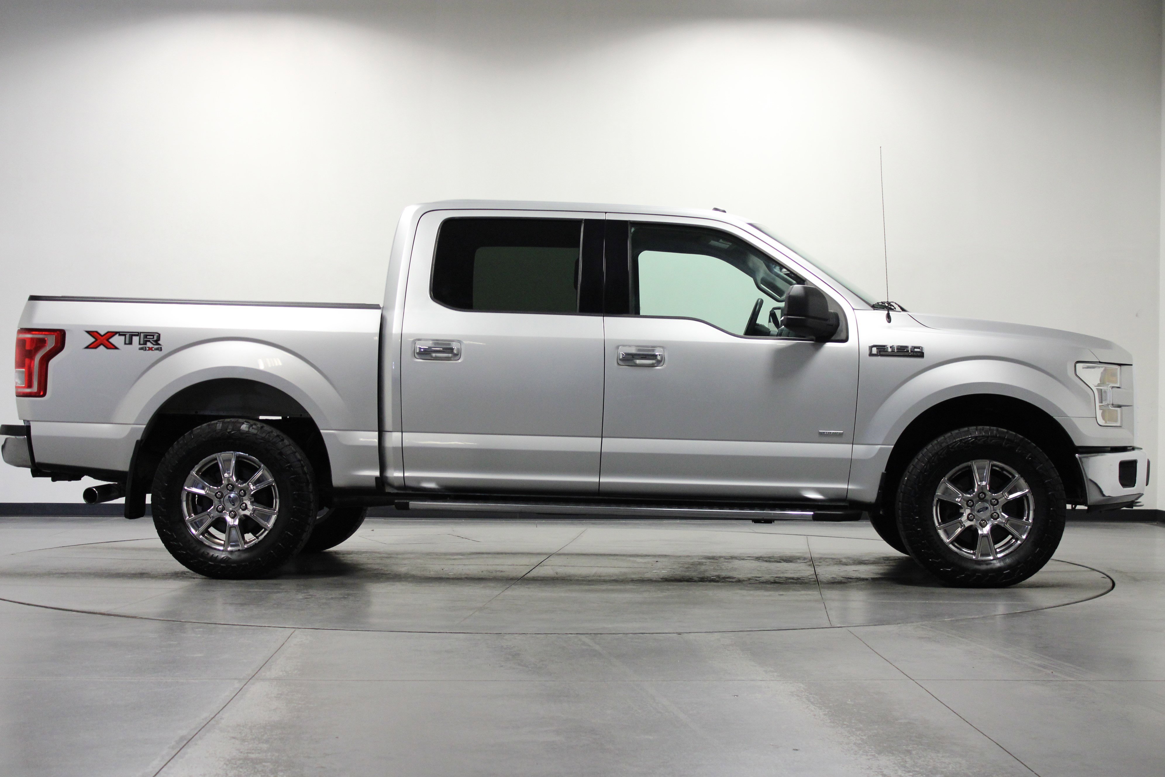 2016 Ford F-150 XLT photo 2