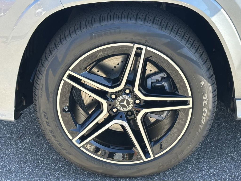 2025 Mercedes Benz GLS 450 4MATIC photo 13