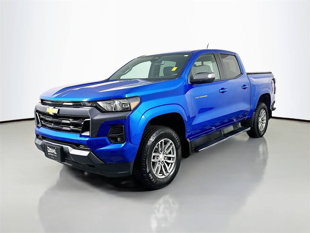 2024 Chevrolet Colorado LT photo 3