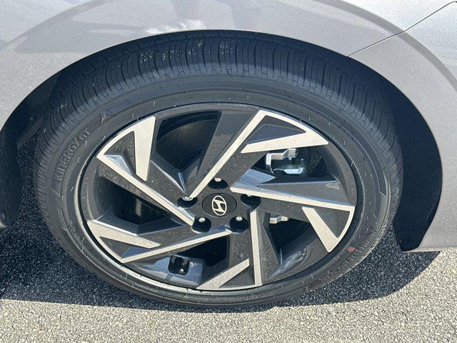 2025 Hyundai Elantra SEL Convenience photo 11