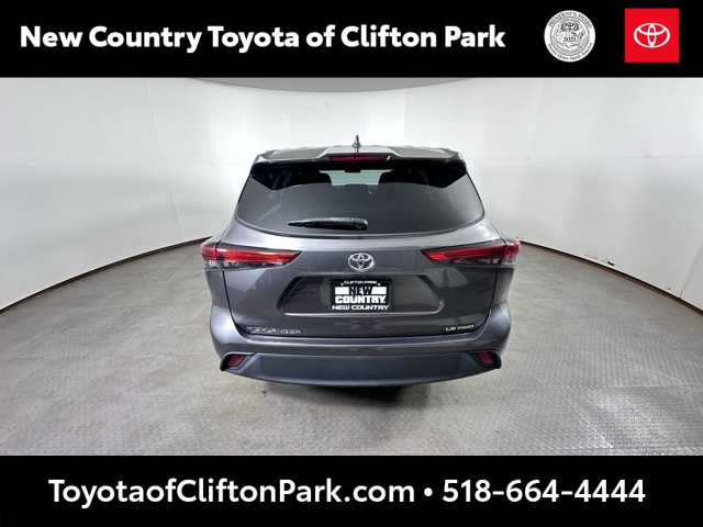 2021 Toyota Highlander LE photo 4