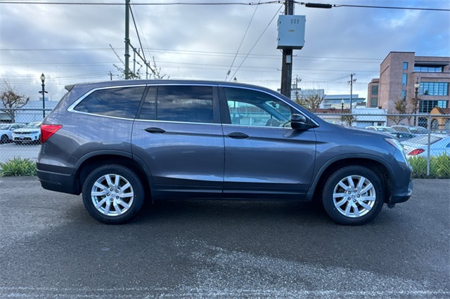 2020 Honda Pilot LX photo 2