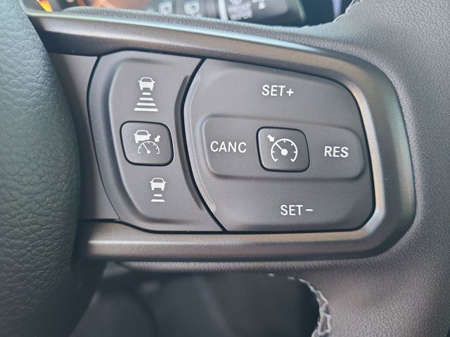 2025 Jeep Wrangler photo 35