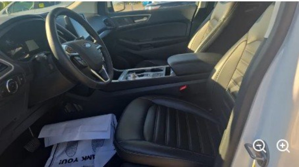 2024 Ford Edge SEL photo 2