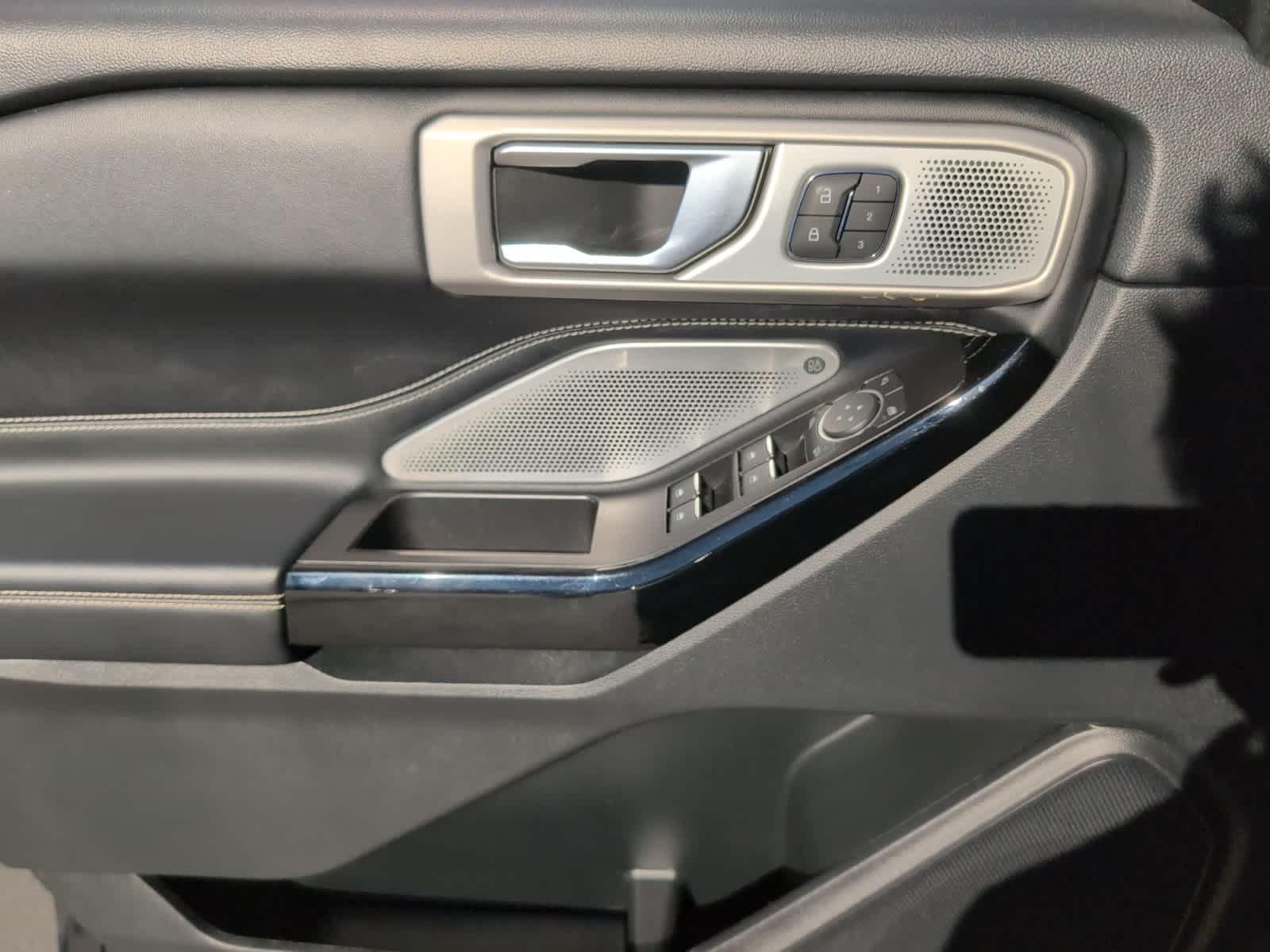 2022 Ford Explorer ST photo 6