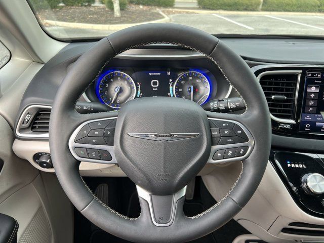 2024 Chrysler Pacifica Touring L photo 5