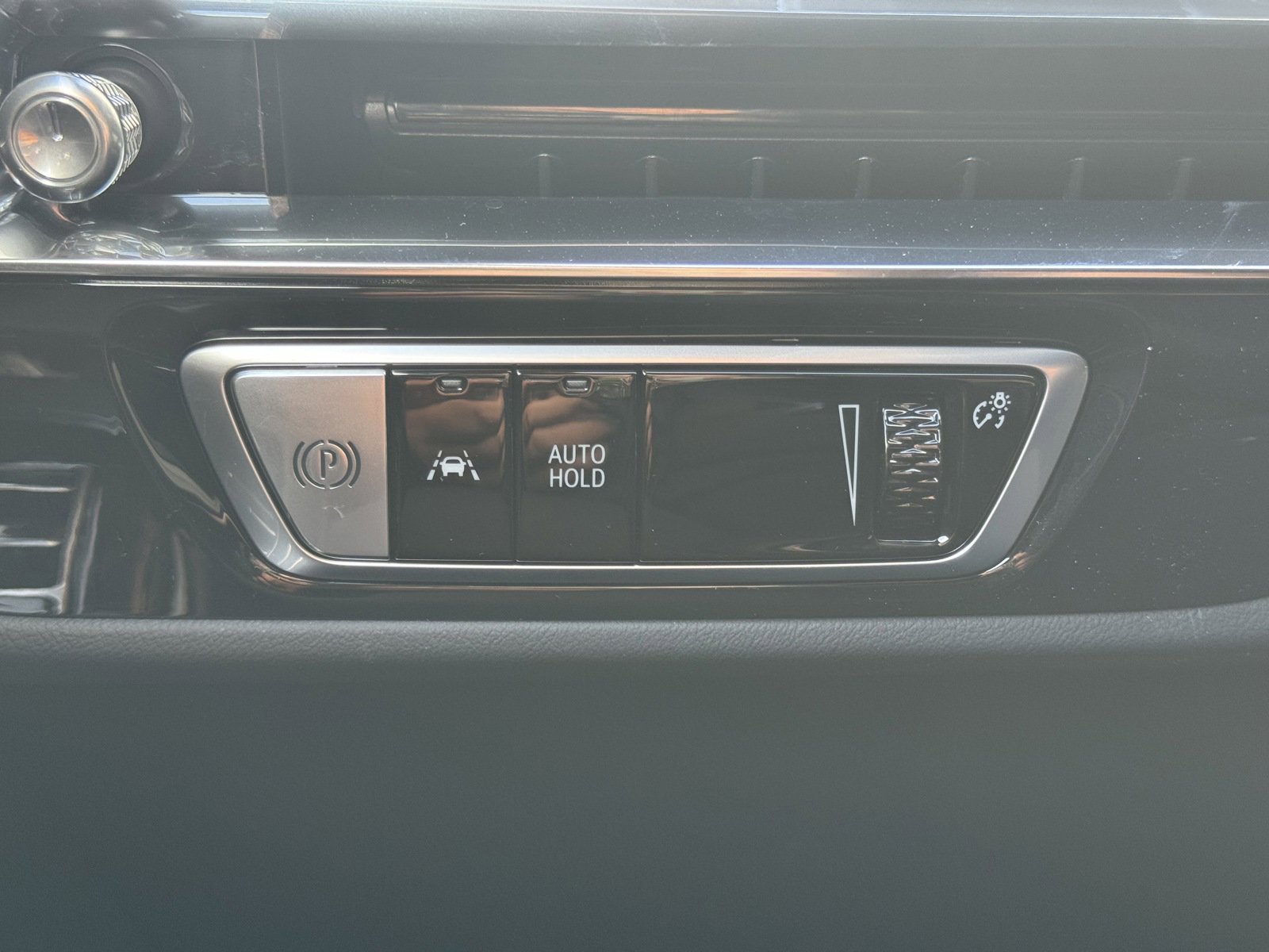 2025 Cadillac Lyriq Luxury photo 26