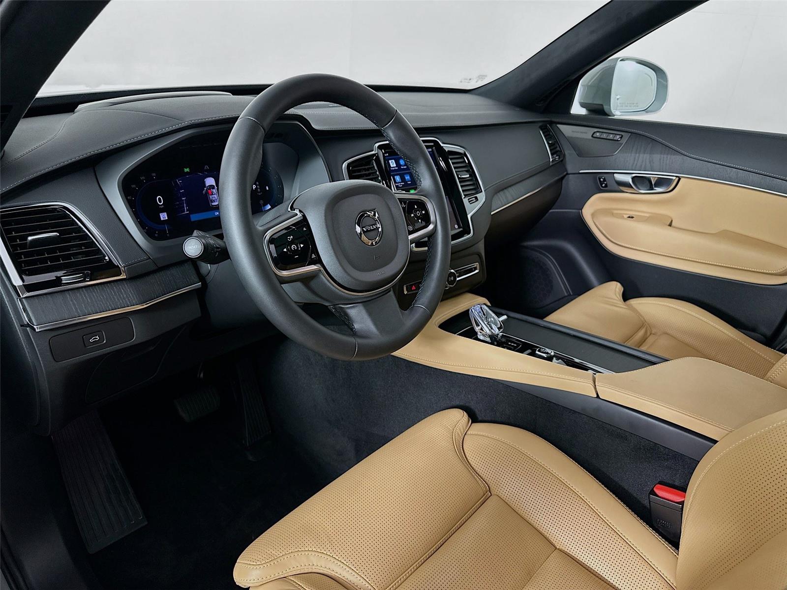 2025 Volvo XC90 photo 9