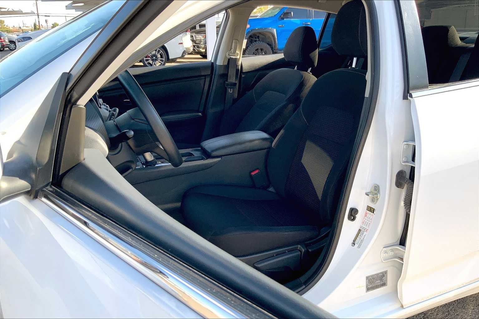 2023 Nissan Sentra S photo 7
