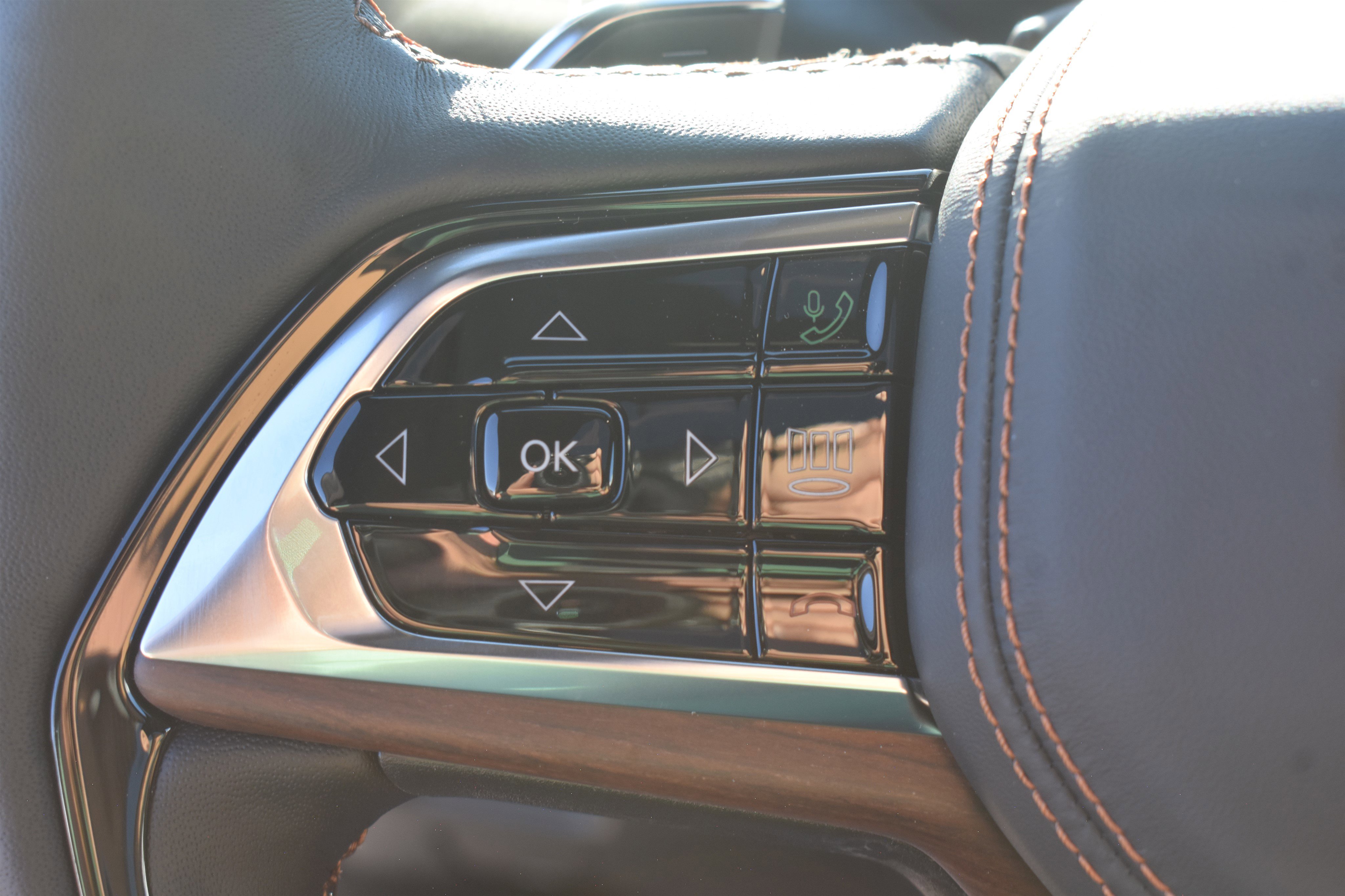 2025 Jeep Grand Cherokee Summit photo 14
