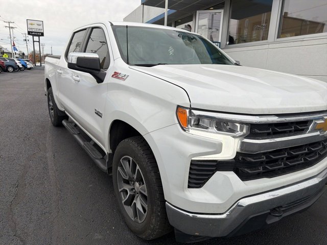 2022 Chevrolet Silverado 1500 LT photo 2
