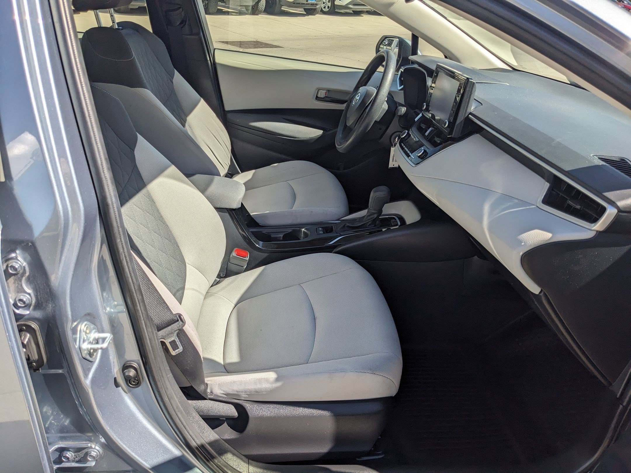 2022 Toyota Corolla LE photo 18