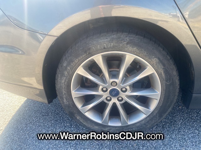 2017 Ford Fusion SE photo 4