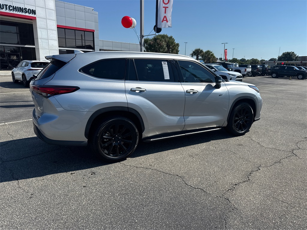 2022 Toyota Highlander XLE photo 3