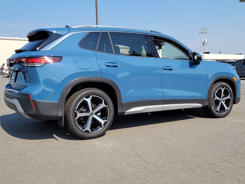2025 Volkswagen Tiguan SE photo 3