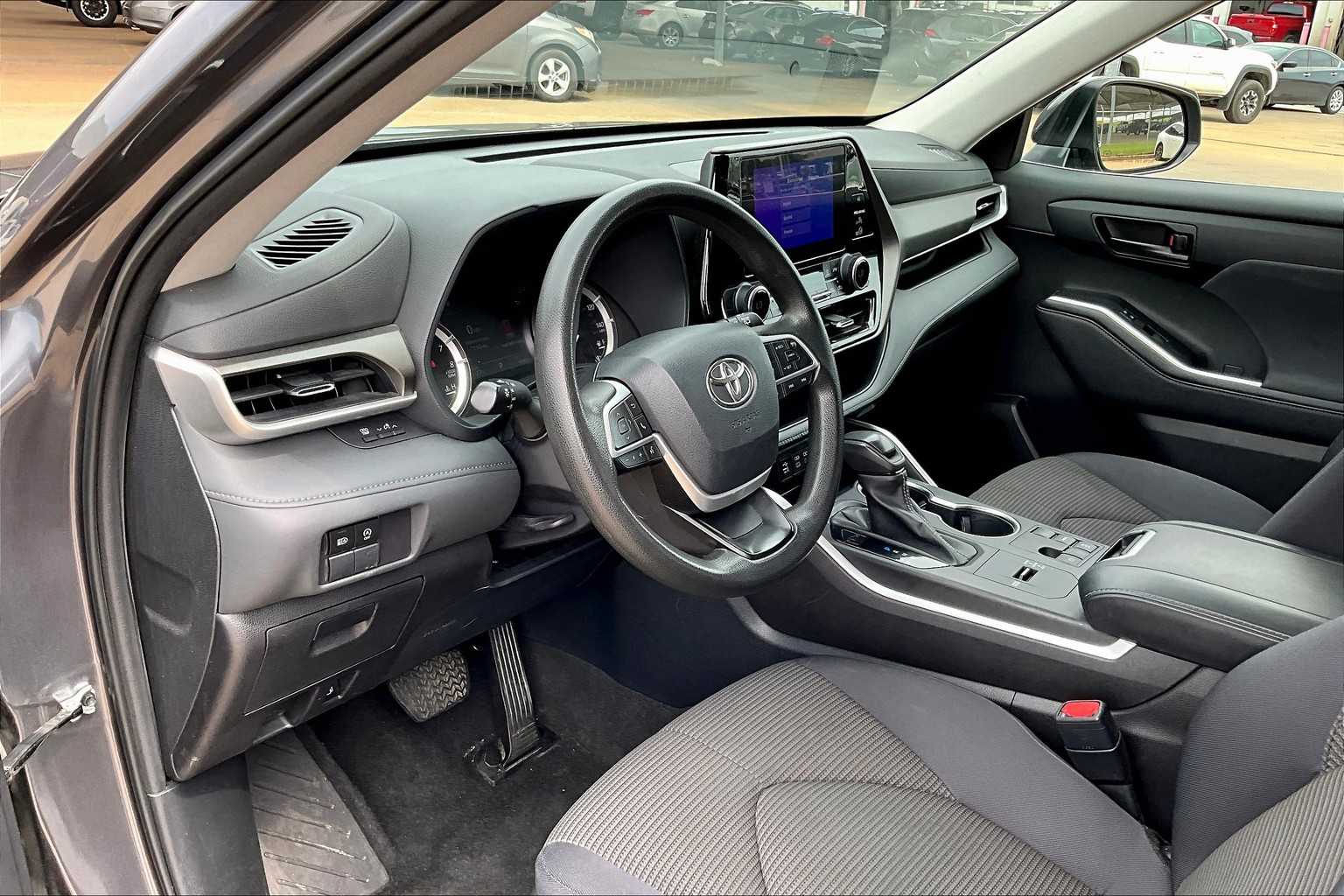 2023 Toyota Highlander L photo 41