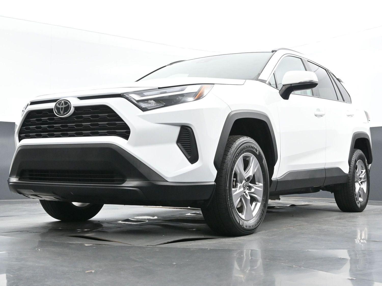 2023 Toyota RAV4 XLE photo 40