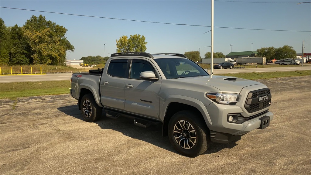 2020 Toyota Tacoma TRD Sport photo 2
