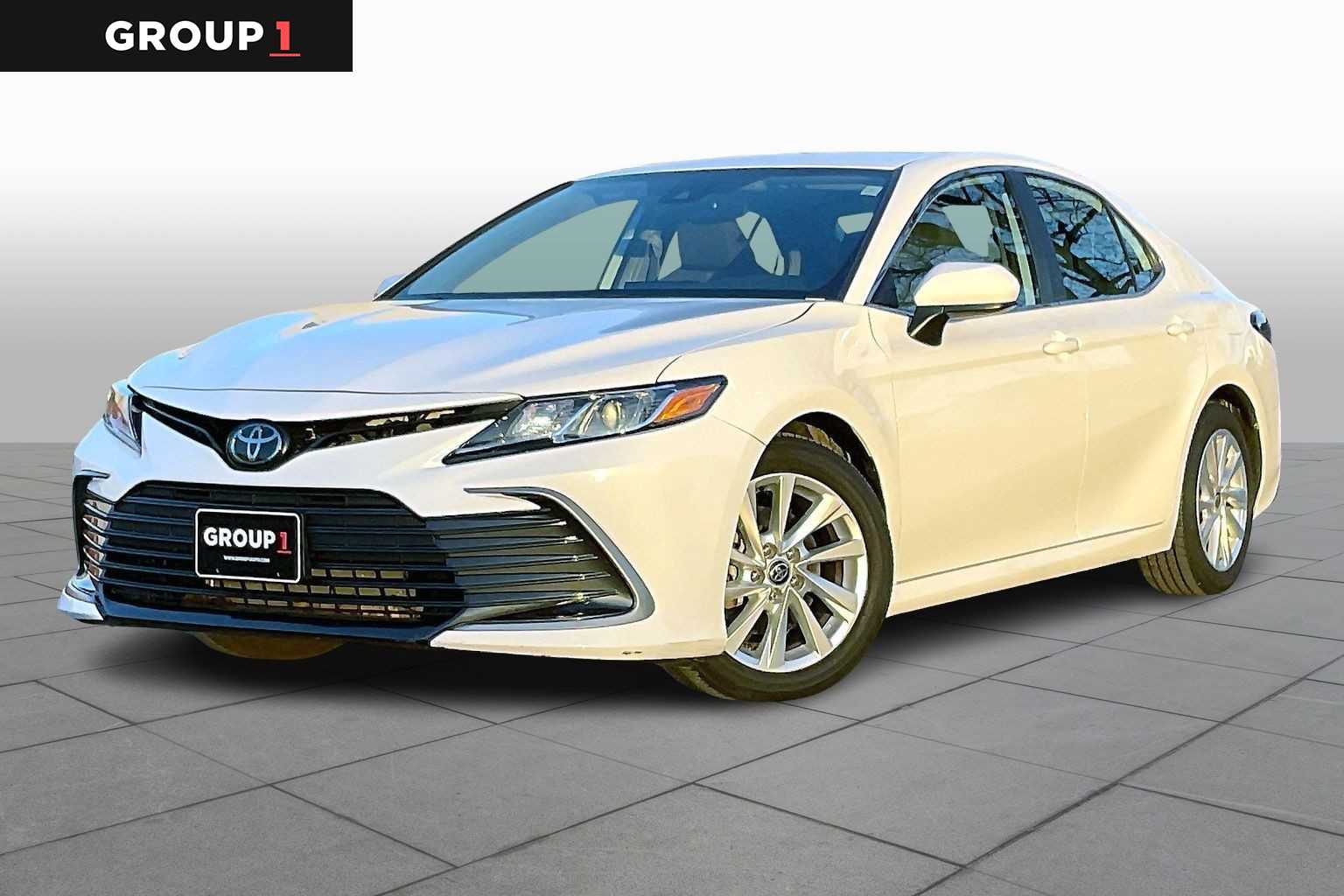 2023 Toyota Camry LE's photo