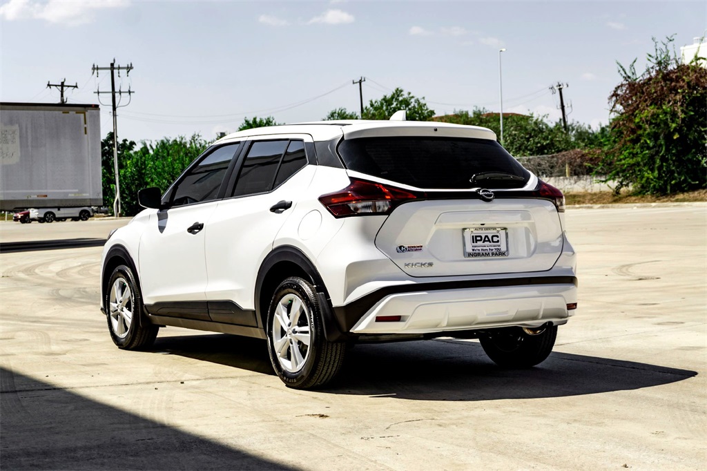 2025 Nissan Kicks Play S photo 4