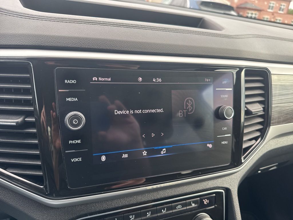 2022 Volkswagen Atlas Cross Sport SE Technology photo 32