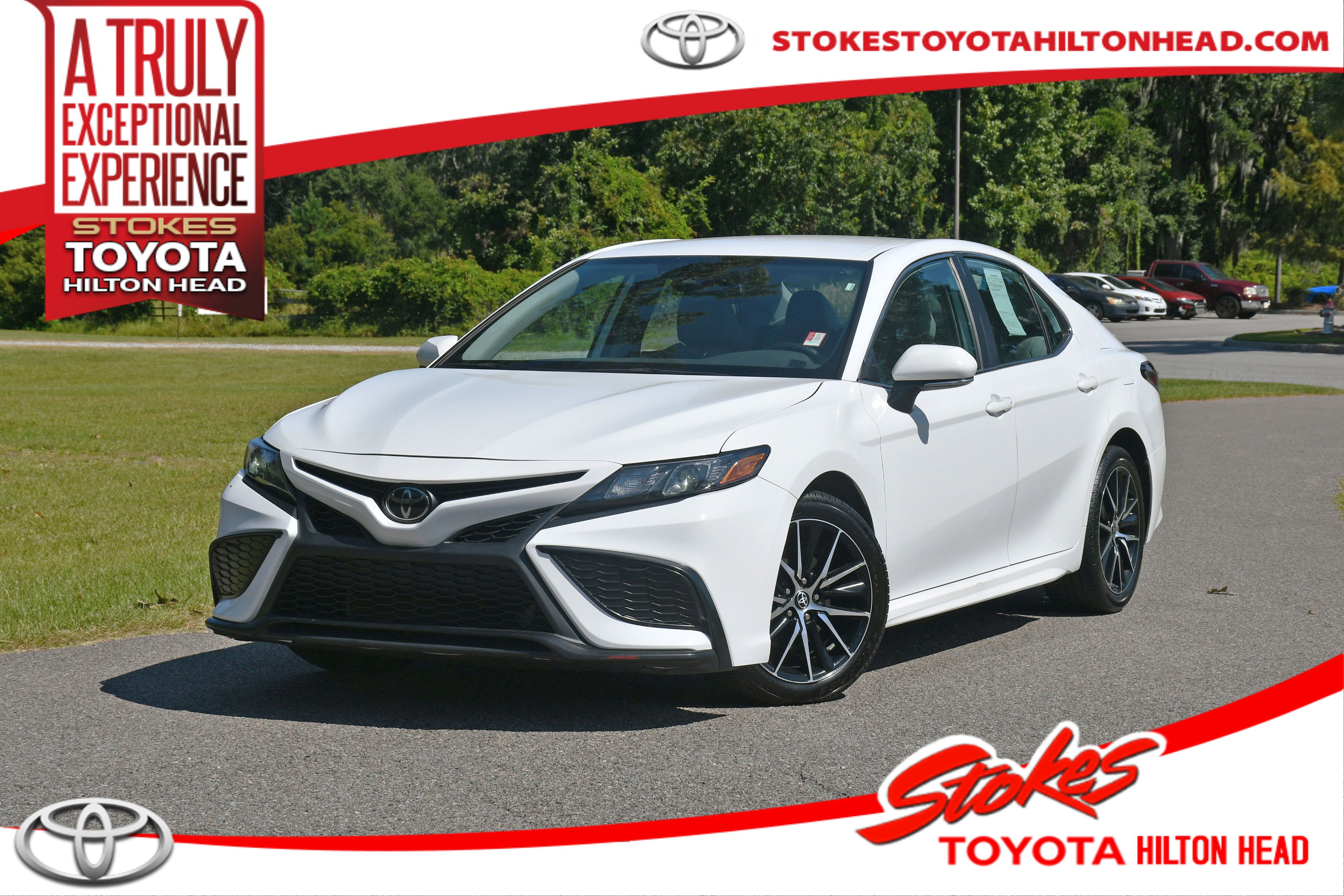 2023 Toyota Camry SE's photo