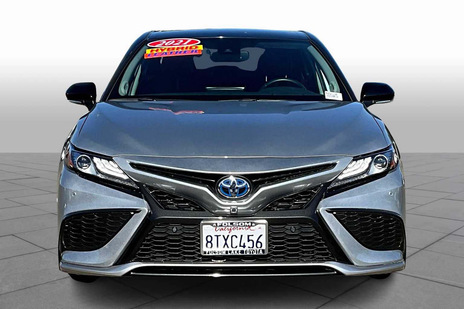 2021 Toyota Camry Hybrid XSE photo 3