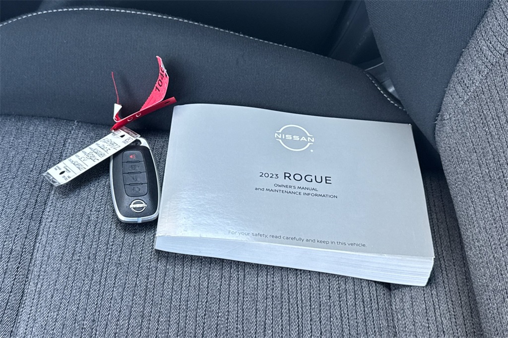 2023 Nissan Rogue SV photo 10