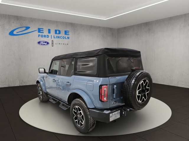 2023 Ford Bronco Outer Banks photo 2