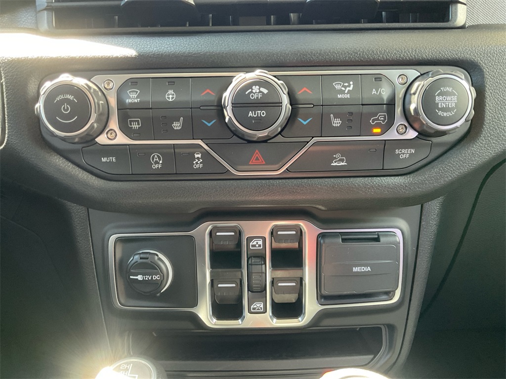 2025 Jeep Gladiator Sport S photo 24