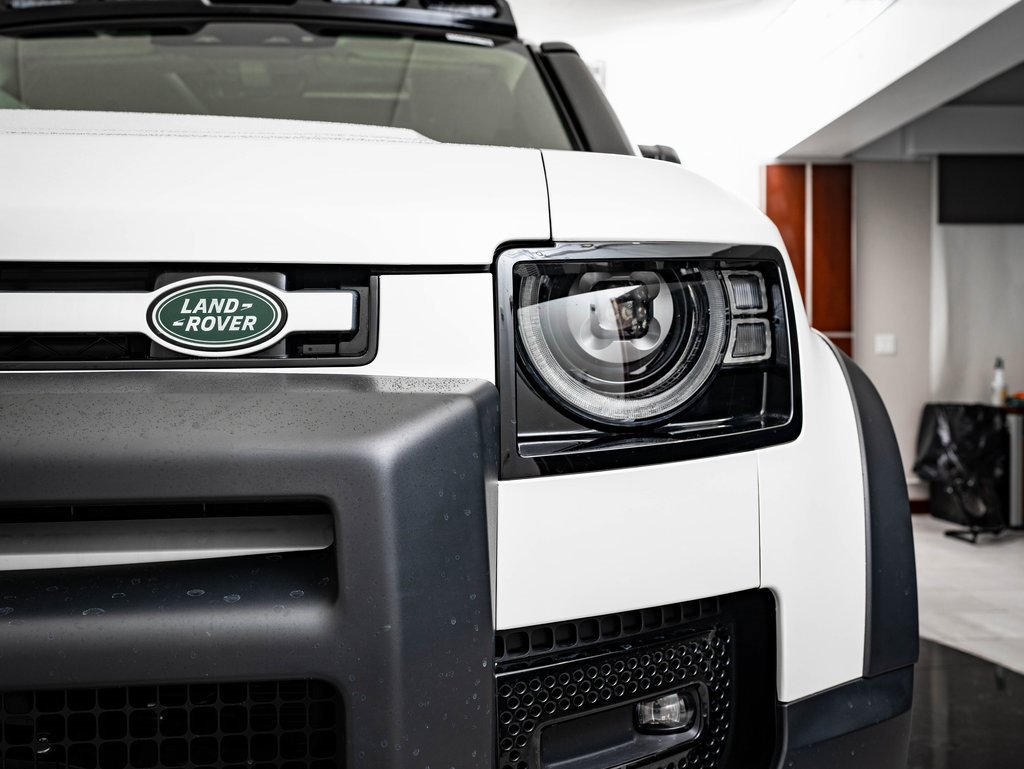 2024 Land Rover Defender 110 S photo 13
