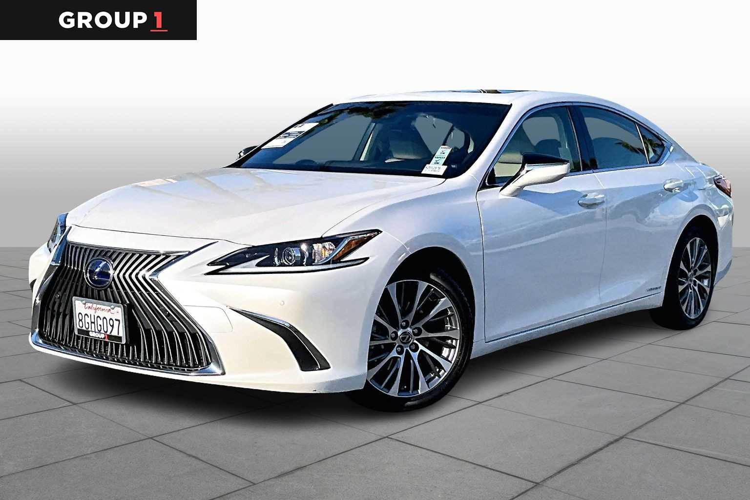 2019 Lexus ES Hybrid 300h's photo