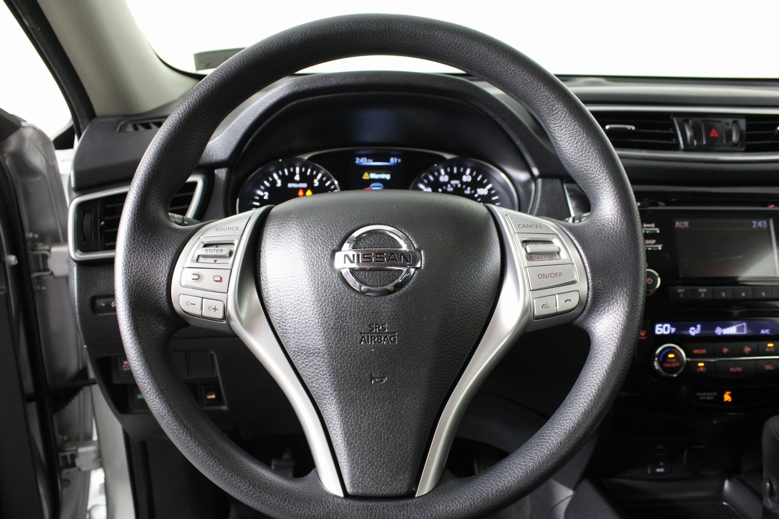 2015 Nissan Rogue SV photo 18
