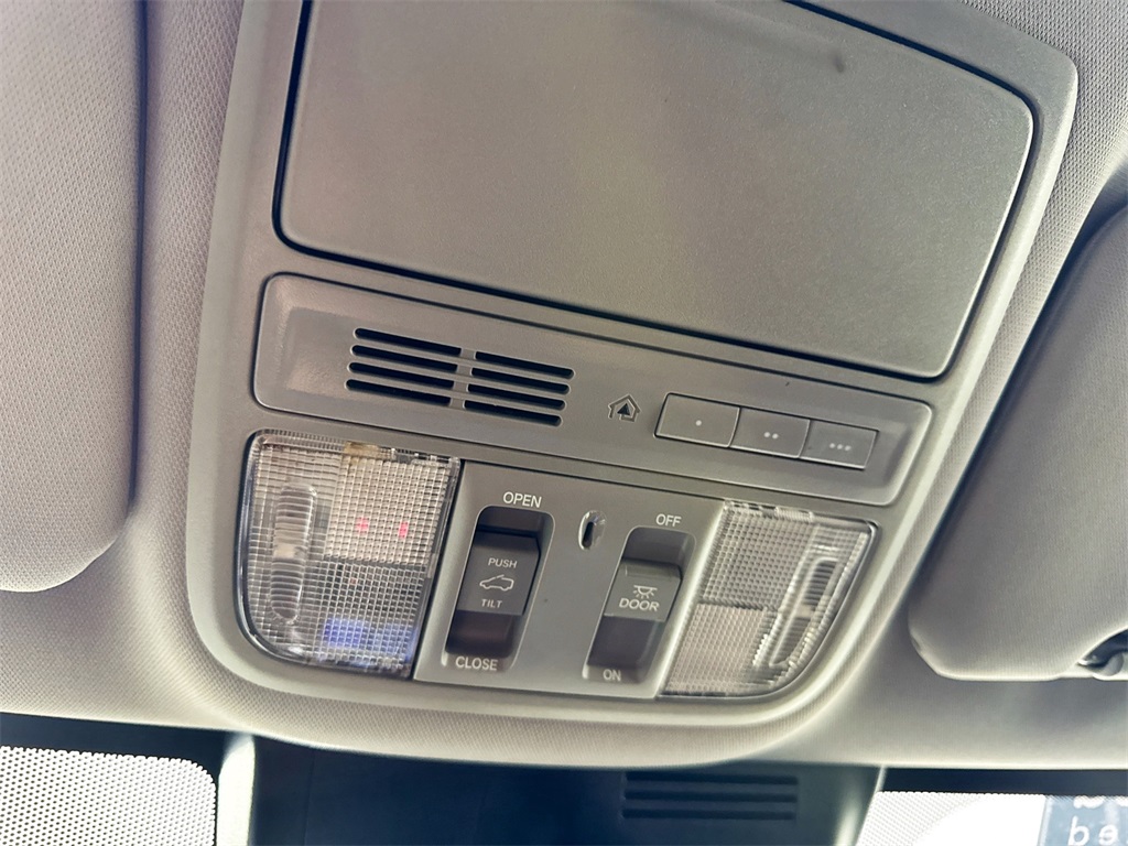 2020 Honda CR-V Hybrid Touring photo 41