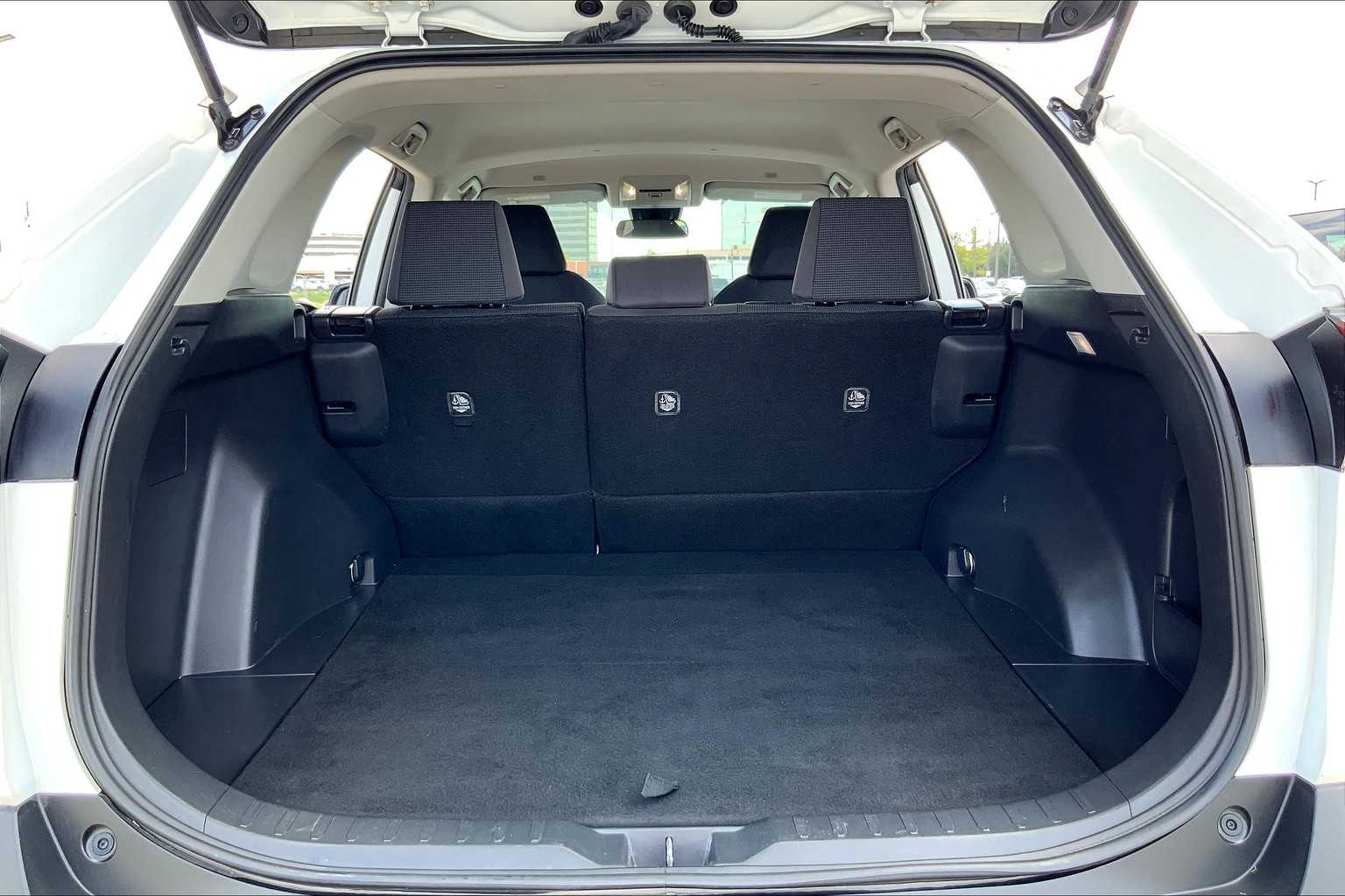 2024 Toyota RAV4 LE photo 30