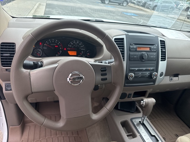 2010 Nissan Frontier SE photo 3