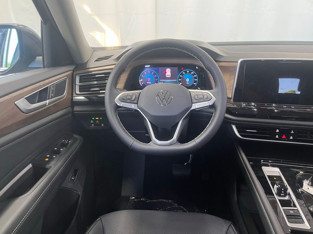 2025 Volkswagen Atlas SE Technology photo 18