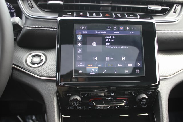 2023 Jeep Grand Cherokee Altitude X photo 2