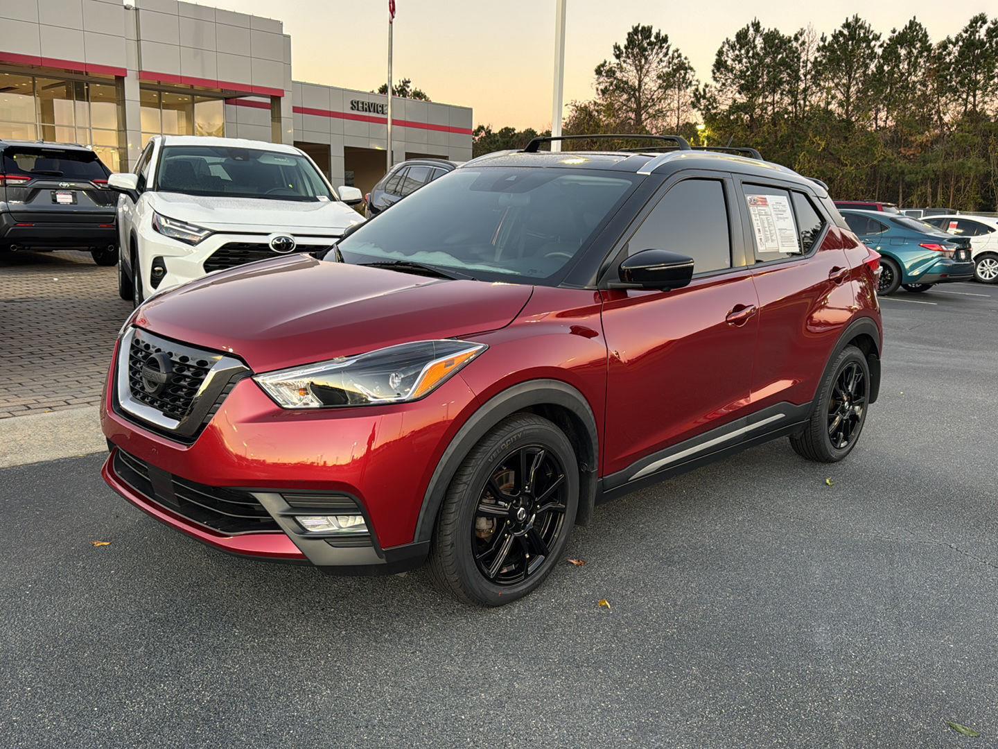 2020 Nissan Kicks SR's photo