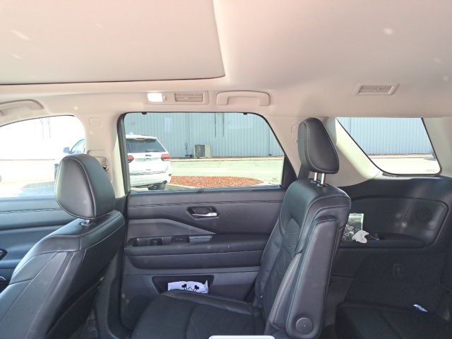 2024 Nissan Pathfinder Platinum photo 9