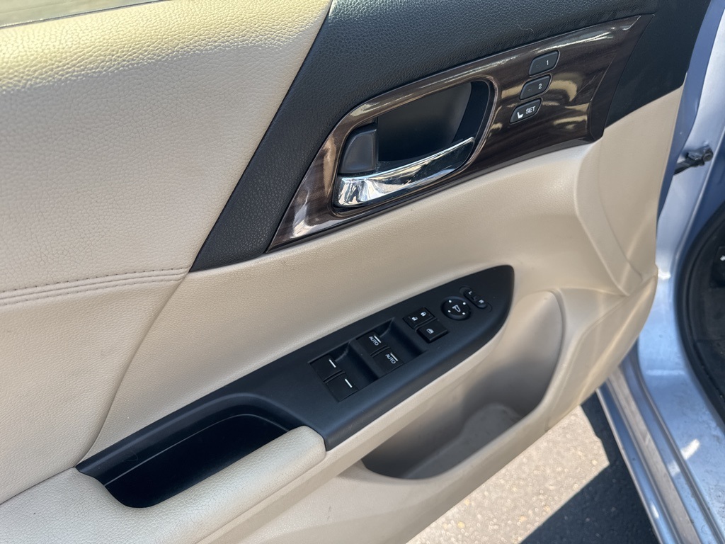 2017 Honda Accord Hybrid EX-L photo 13