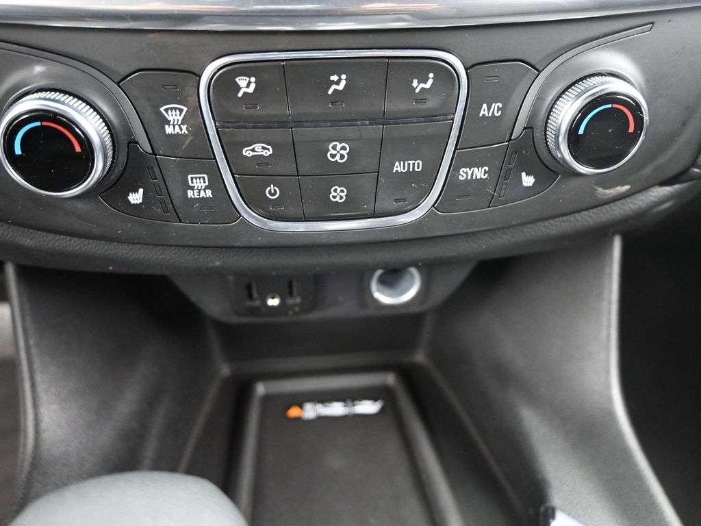 2022 Chevrolet Traverse Cloth photo 15