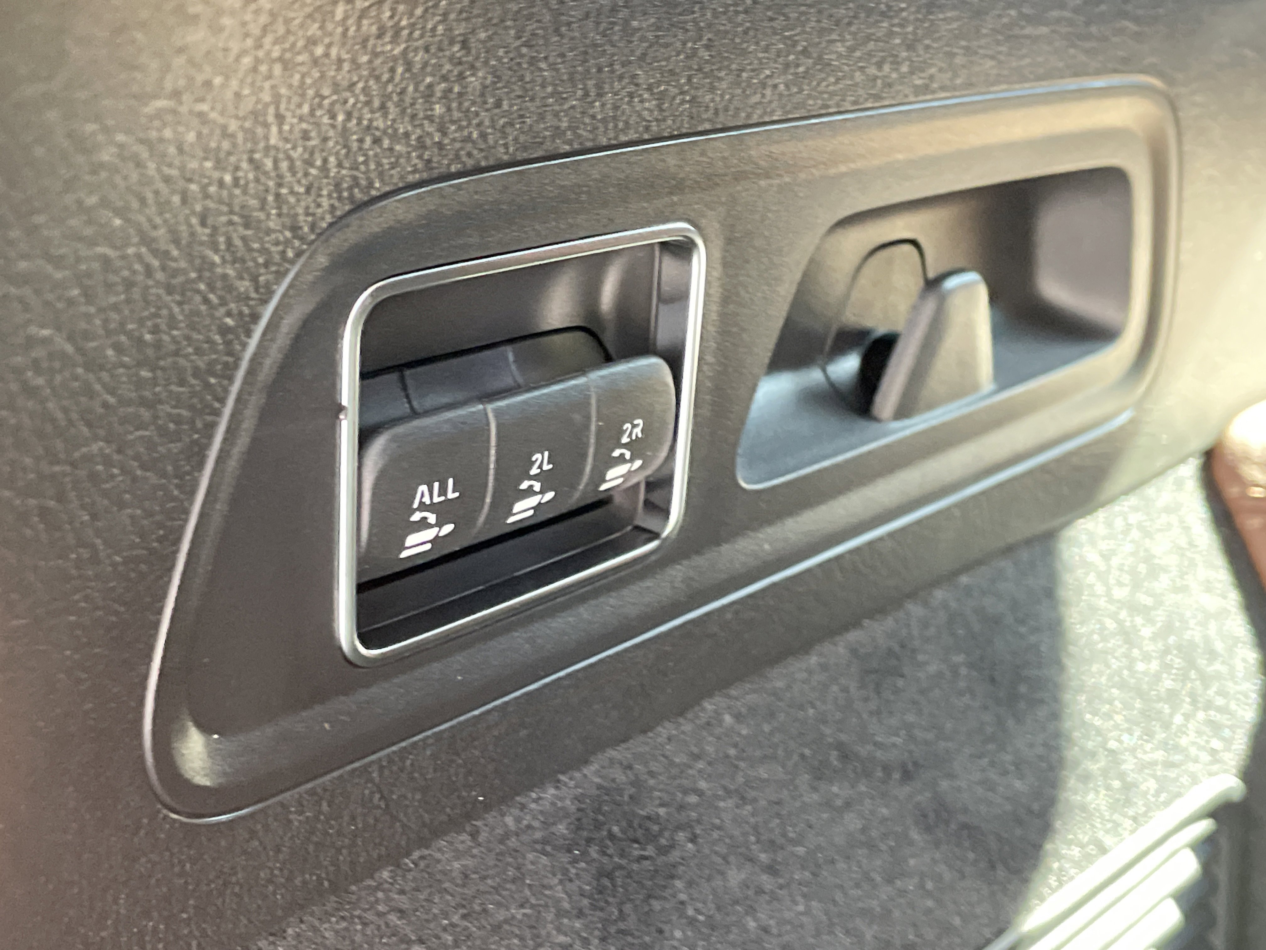 2026 Mercedes Benz GLS 450 4MATIC photo 2