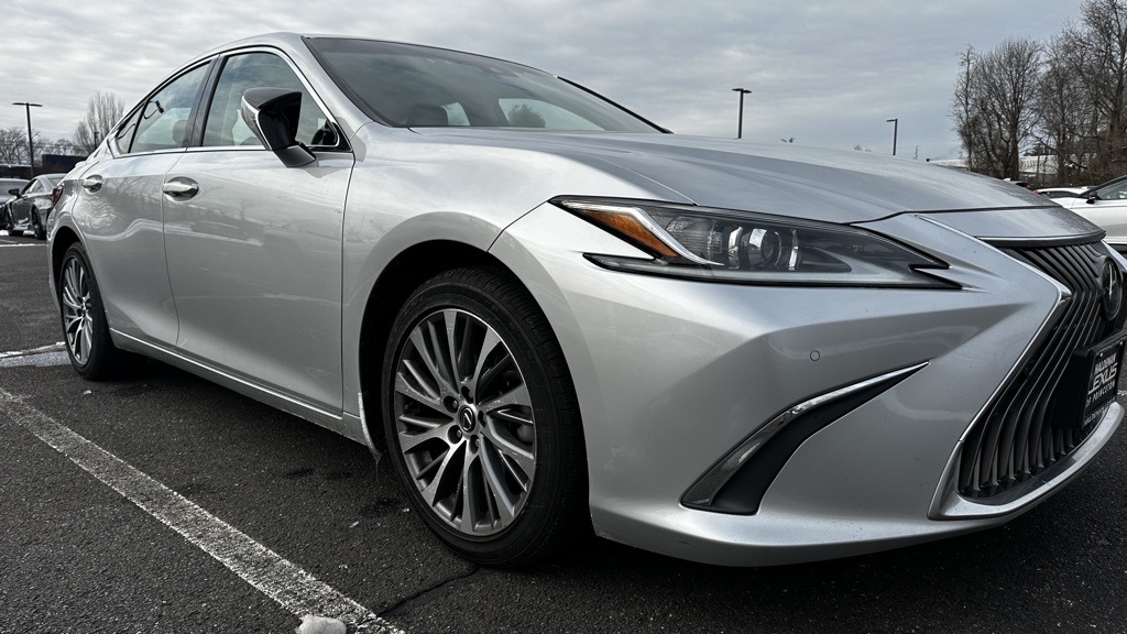 2020 Lexus ES 350's photo