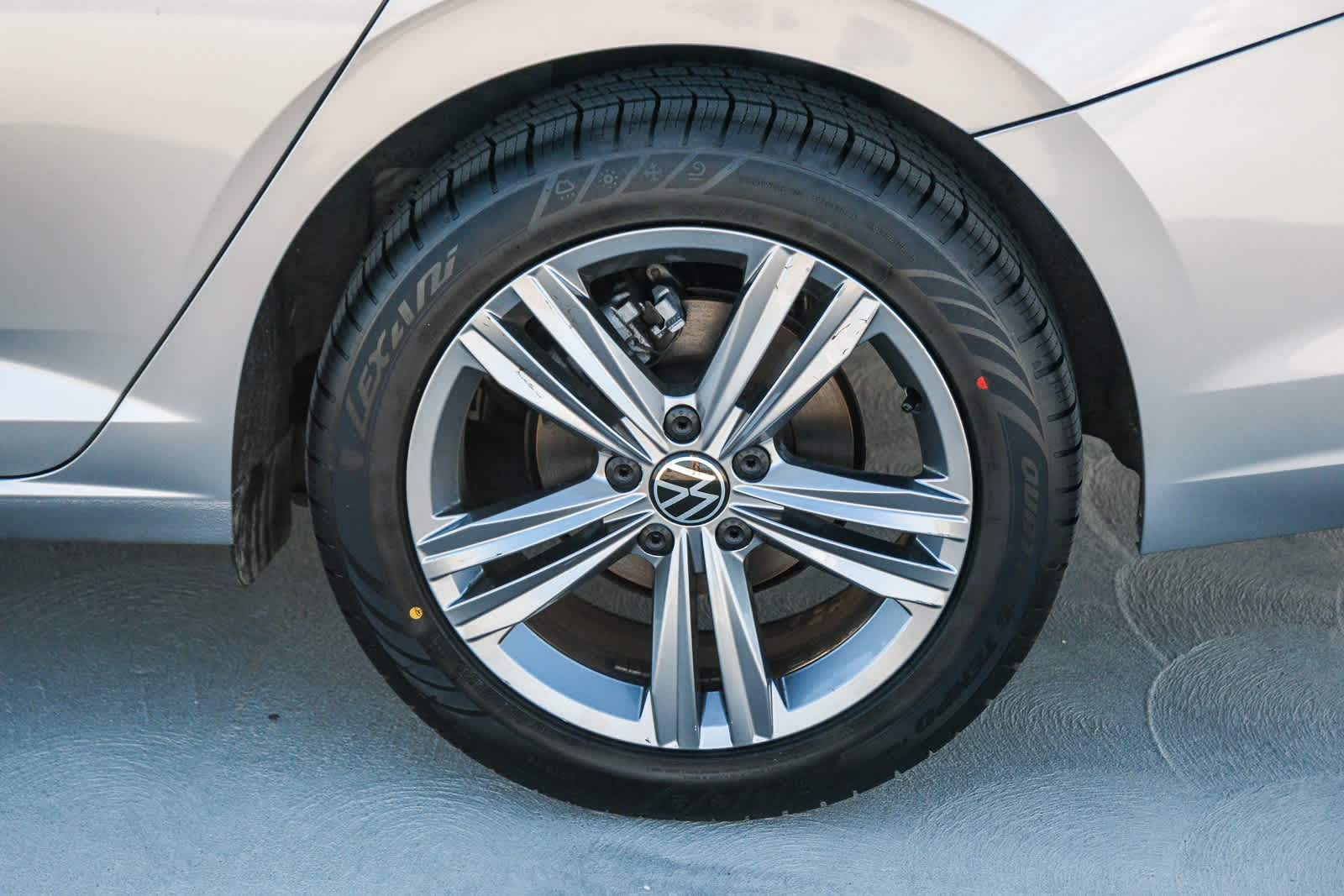 2024 Volkswagen Jetta SE photo 8