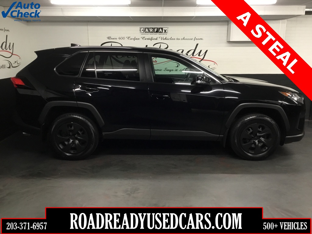 2022 Toyota RAV4 LE's photo