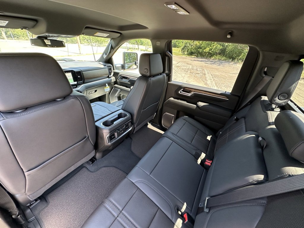 2025 Chevrolet Silverado 2500HD High Country photo 23