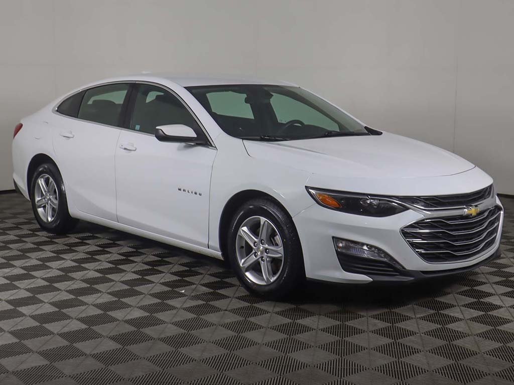 2024 Chevrolet Malibu 1LT photo 2